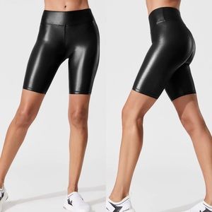 CARBON38 High Rise Biker Short in Takara Shine